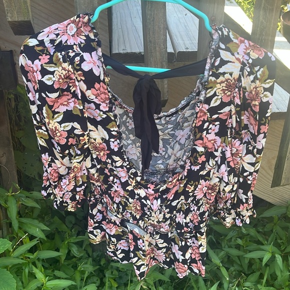 Francesca’s Peasant Top - Picture 2 of 3